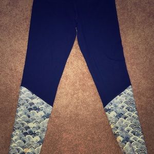 Navy blue leggings with wave design